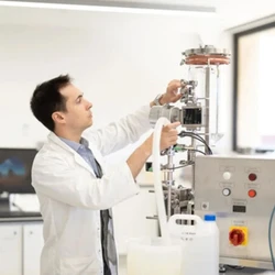 Nghiên cứu mới: Khả năng biến nước tiểu thành hóa chất cần cho ngành dược phẩm và nhiên liệu tên lửa