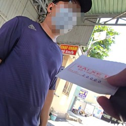 Người dân bức xúc vì đi bộ vào 'chành' xe cũng bị thu 20.000 đồng, lãnh đạo phường Phú Định nói gì?