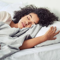 Tại sao nhiều người nói mớ trong lúc ngủ?