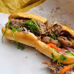 Có gì đặc biệt trong ổ bánh mì 88.000 đồng do đầu bếp Mỹ mở bán tại TP.HCM?