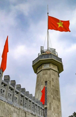 Cột cờ A Pa Chải cao hơn 45m