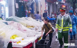 Hanoi police launch citywide crackdown on sidewalk, road encroachments