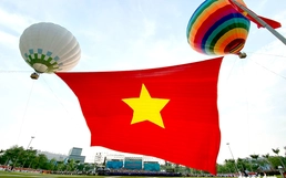 Giant national flag unfurled in Vietnam’s Nghe An to mark President Ho Chi Minh’s 135th birthday