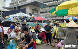 Street vendors overrun sidewalks around major hospitals in Ho Chi Minh City