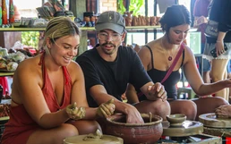 Visitors flock to Da Nang ancient pottery village to try hands-on clay crafting