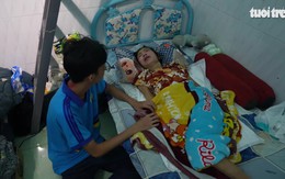 Lớp 12 vừa học vừa chăm mẹ liệt, chàng trai vẫn quyết tâm vào đại học