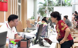 Video người dân TP.HCM đi làm thủ tục hành chính sáng thứ Bảy