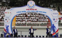Nhóm MTV và Phạm Anh Khoa tiếp lửa lễ bế mạc giải bóng đá công nhân