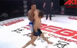 Võ sĩ người Nga ra đòn không cần nhìn vẫn hạ knock-out đối thủ Trung Quốc