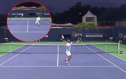 'Cú lừa' tennis ngoạn mục khiến đối thủ 'đứng hình' chịu thua