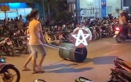 Chàng trai lấy 2 thùng phuy làm lồng đèn trung thu khổng lồ