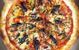 Pizza côn trùng: Món ăn thử thách độ gan lì mùa Halloween 2020