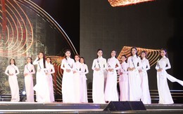 Top 30 Miss Tourism 'mất điểm' diễn trang phục dân tộc với giày cao gót