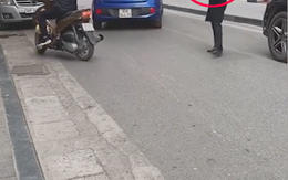 Chàng trai khổ sở hướng dẫn nữ tài xế lùi ôtô dù đường rộng