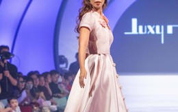 Siêu mẫu Hà Anh tái xuất sàn runway với thần thái ngút ngàn