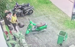 Cô gái 'dành cả thanh xuân' để vứt rác vào thùng