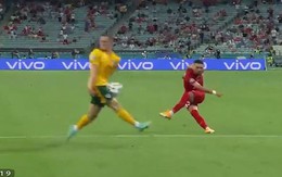 Đá trúng chỗ hiểm đối phương còn đòi penalty