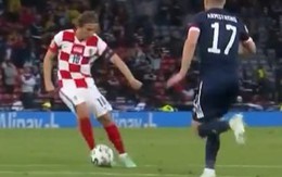 Siêu phẩm vẩy má ngoài của Luka Modric