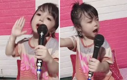 Biểu cảm hài hước của bé gái cover 'Rồi tới luôn'