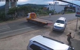 Người đàn ông phóng dép vào ôtô chạy luồn lách trên Quốc lộ 20