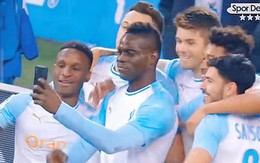 Pha ăn mừng đậm chất hài của Balotelli