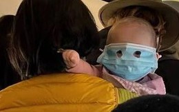 Bức ảnh em bé đeo khẩu trang 'siêu hài' gây tranh cãi
