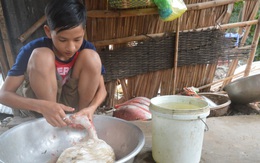 Chông chênh đường đến trường của hai học trò nghèo