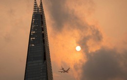 Bầu trời London đổi màu kỳ dị