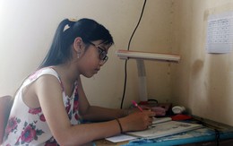 Mẹ bệnh, con không dám xin tiền mua tập mới