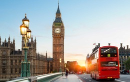 London bớt đắt đỏ, du khách đổ xô đi mua sắm