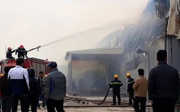 Cháy lớn tại công ty sản xuất bông ở Thái Bình