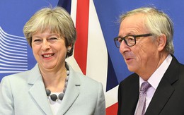 Thủ tướng Anh bay gấp sang Brussels chốt Brexit