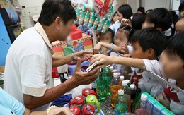 Không bán nước có gas trong trường học: làm được không?