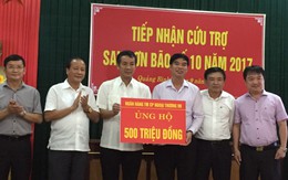 Vietcombank trao 1 tỉ đồng ủng hộ đồng bào miền Trung thiệt hại do bão