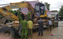 Bắt gần 200 bánh ma túy giấu trong máy xúc