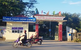 Trưởng phòng trung tâm y tế vung ghế, dọa nạt nữ điều dưỡng