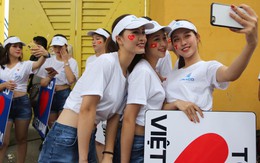 Video: Không khí cổ động viên đổ về sân Hàng Đãy xem trận Việt Nam - Campuchia