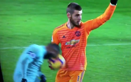 Vì sao không công nhận bàn thắng cướp bóng trong tay thủ môn De Gea?