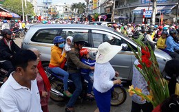 Núi Sam miễn vé, hàng trăm ngàn người đến cúng viếng chùa Bà