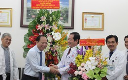 Lãnh đạo TP.HCM thăm, chúc mừng các thầy thuốc