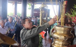 Dâng hương tưởng niệm các liệt sĩ TNXP