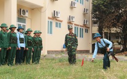 Nữ tân binh trong quân ngũ nhiều khi còn lo... giảm béo