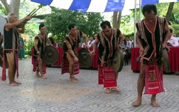 Nghe Tiếng chày trên sóc Bom Bo bằng tiếng Xtiêng giữa lòng Sài Gòn