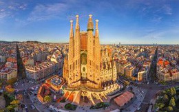 Nhà thờ xây hơn 100 năm chưa xong ở Barcelona