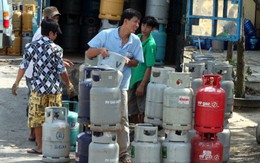 Giá gas tăng thêm 18.000 đồng/bình 12kg