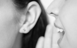 Hạ thi đua giáo viên phao tin đồng nghiệp quan hệ bất chính