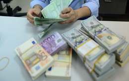 Cuối tuần, giá USD tự do tăng không ngừng, lên 23.230 đồng/USD