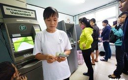 Vietcombank lại thông báo tăng phí rút tiền ATM nội mạng