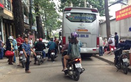 Xử phạt nhiều xe khách đỗ trái quy định