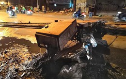 Xe bồn kéo đổ 4 cột điện, 3 người bị thương